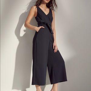 Aritzia Wilfred Écoulement V Jumpsuit black size 6